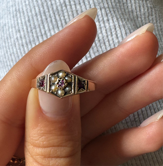 Antiker 15kt Gold-Ring mit Rubinen & Saatperlen