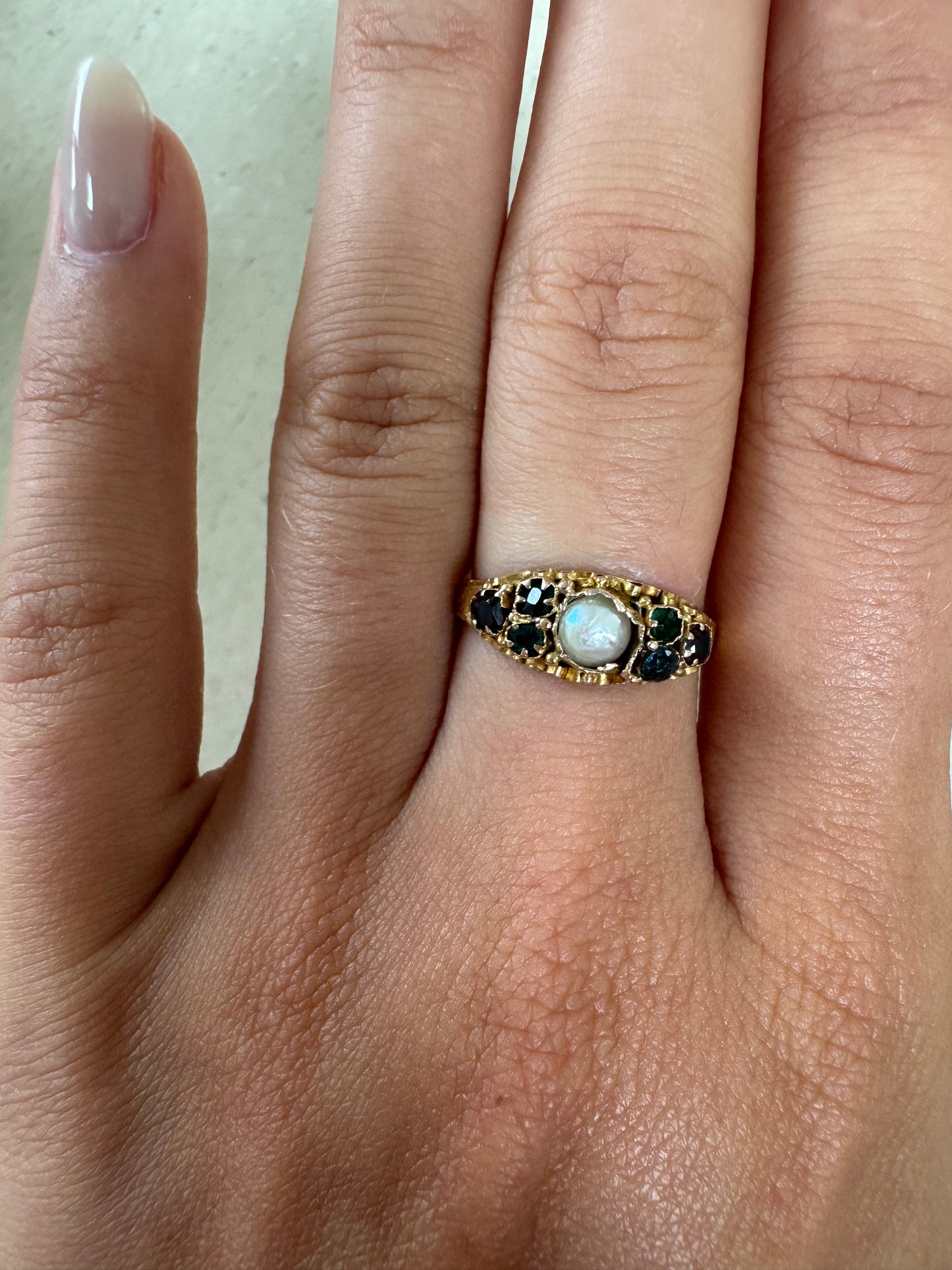 Antiker 15kt Gold-Ring mit zentraler Perle