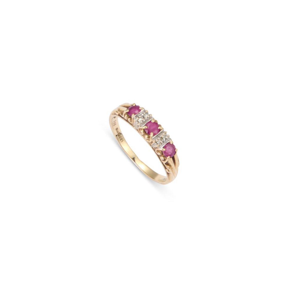 9kt Gold Ring mit drei Rubinen und Diamanten