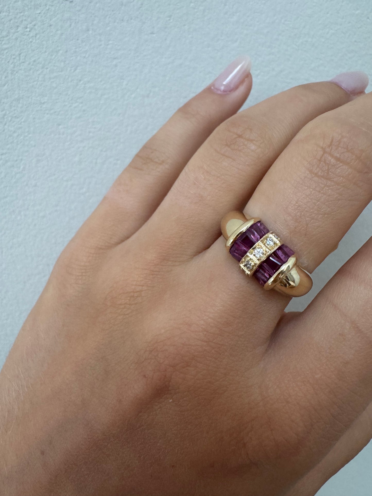 18kt Gelbgold-Ring mit Rubinen & Diamanten