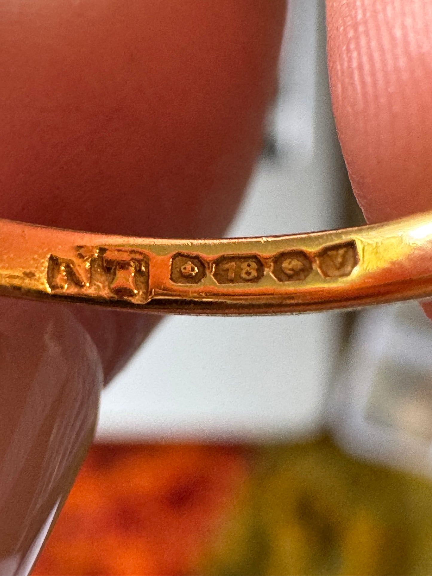Antiker 18kt Gold Ring mit Rubinen und Diamanten