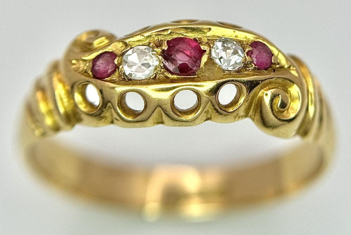 Antiker 18kt Gold Ring mit Rubinen und Diamanten