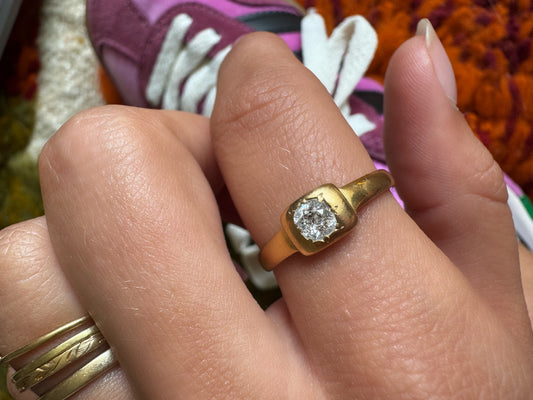 Rarer Art Déco Ring aus 22kt Gold mit Diamant