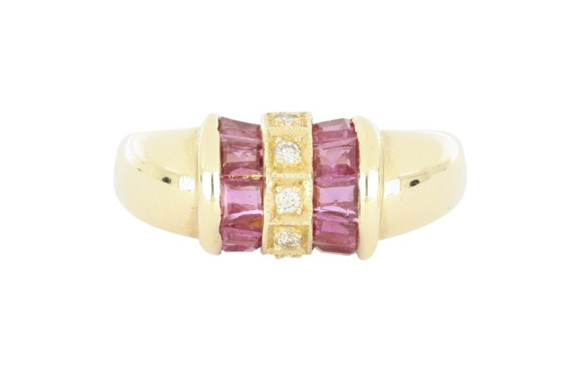 18kt Gelbgold-Ring mit Rubinen & Diamanten