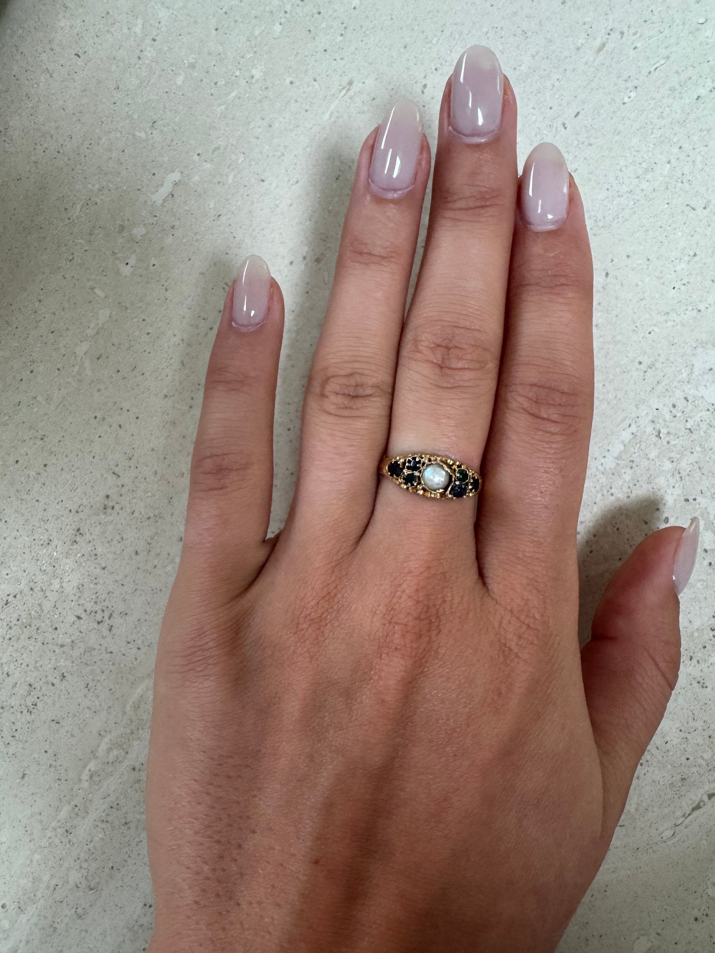 Antiker 15kt Gold-Ring mit zentraler Perle
