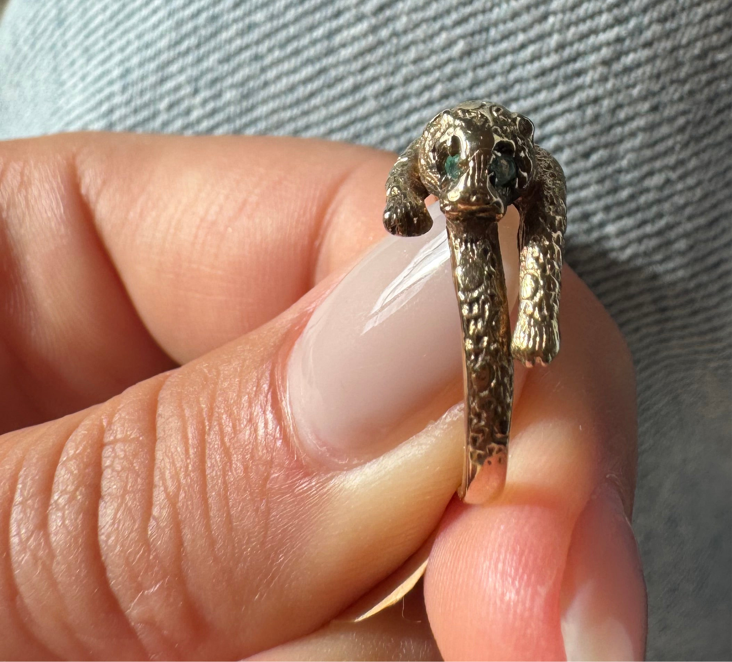 Vintage Panther-Ring aus 9kt Gold mit Smaragd-Augen