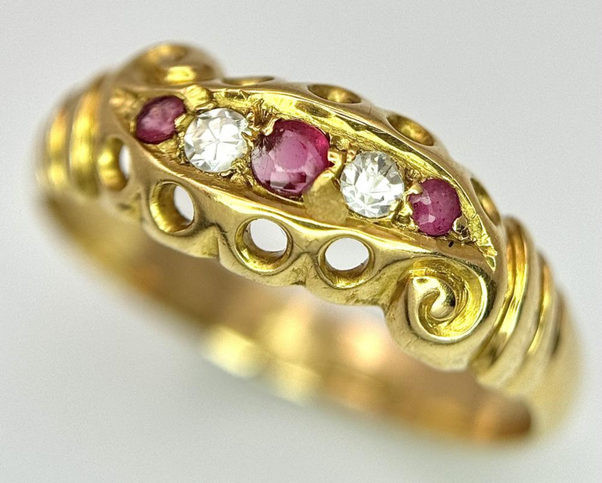 Antiker 18kt Gold Ring mit Rubinen und Diamanten