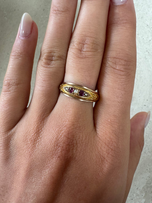 Antiquer 15kt Gold Ring mit Rubinen und Saatperlen