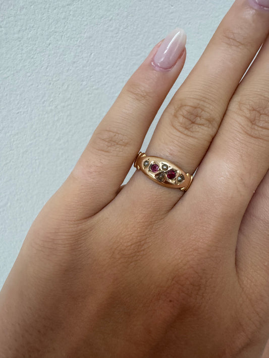 Antiker 9kt Gold Ring mit Granat und Saatperlen