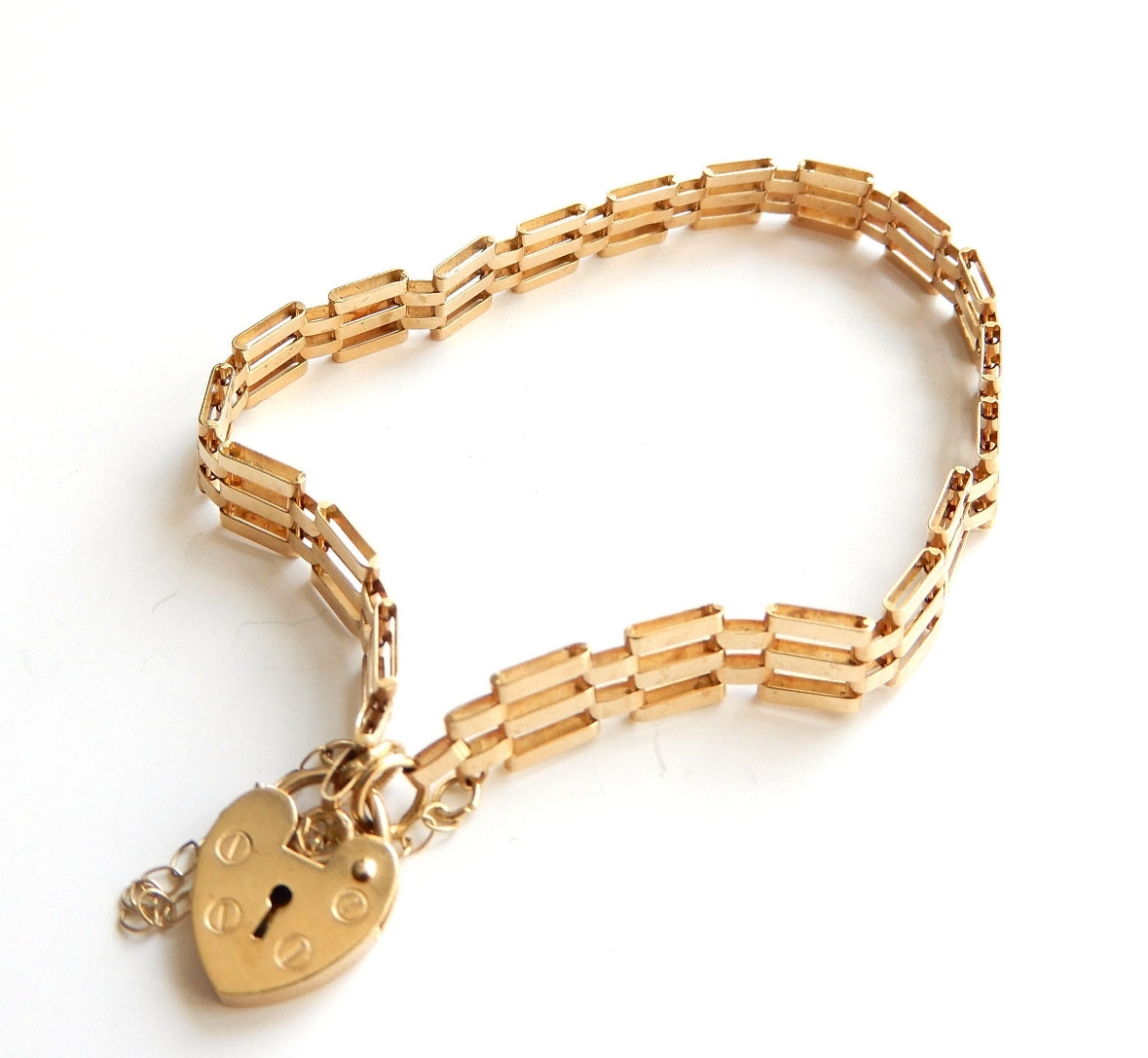 9kt Gate Link Bracelet with Heart Padlock Clasp