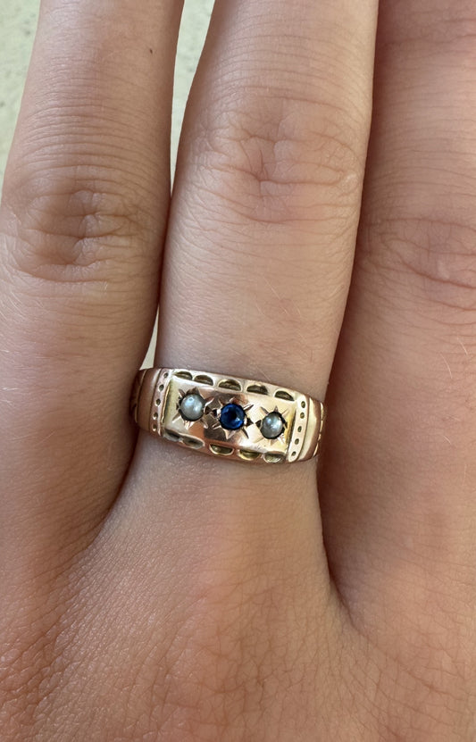 9kt Rosé Gold Gypsy Ring mit Saphir und Saatperlen